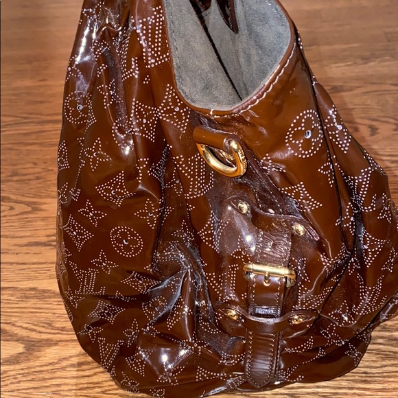 LOUIS VUITTON MORDORE MONOGRAM MAHINA BAG - Picture 4 of 6